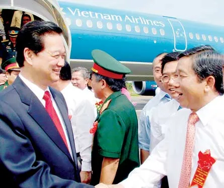 Video: Chuyến bay thương mại Hà Nội – Cần Thơ đầu tiên